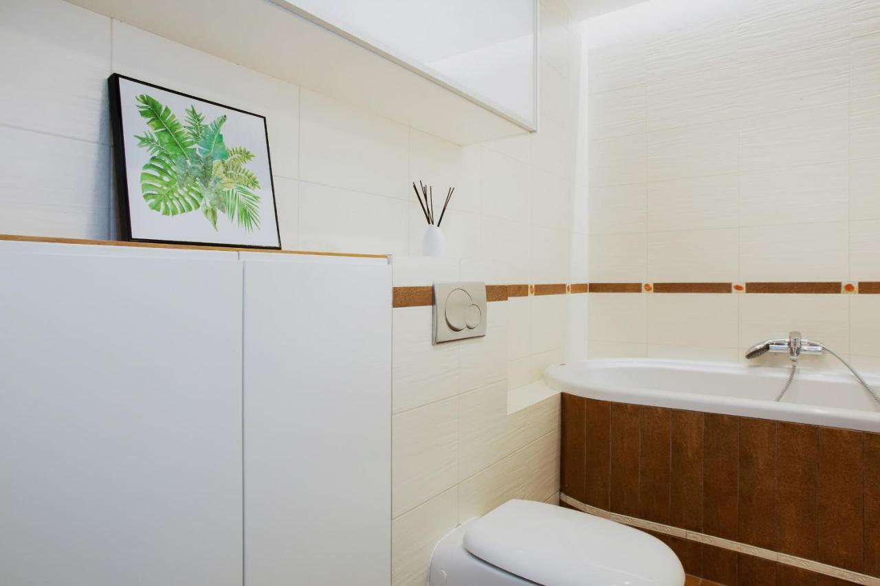 Apartments Warsaw Zelazna By Noclegi Renters Eksteriør billede